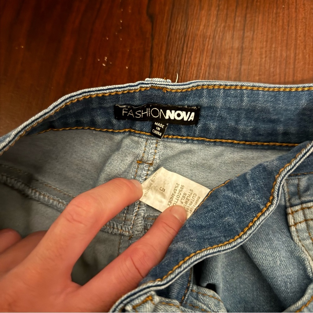 Fashion Nova Patterned Multi Tone Blue Denim Jeans Straight Leg Size 5 - Picture 3 of 4